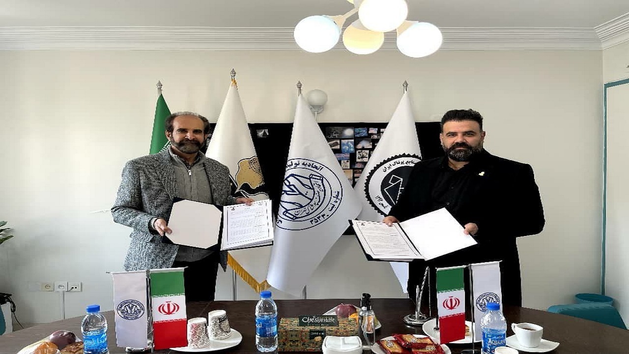 هنرمندان موسیقی از پوشاک تولید داخل حمایت می‌کنند / پوشاک داخلی رقیبان خارجی زیادی دارد