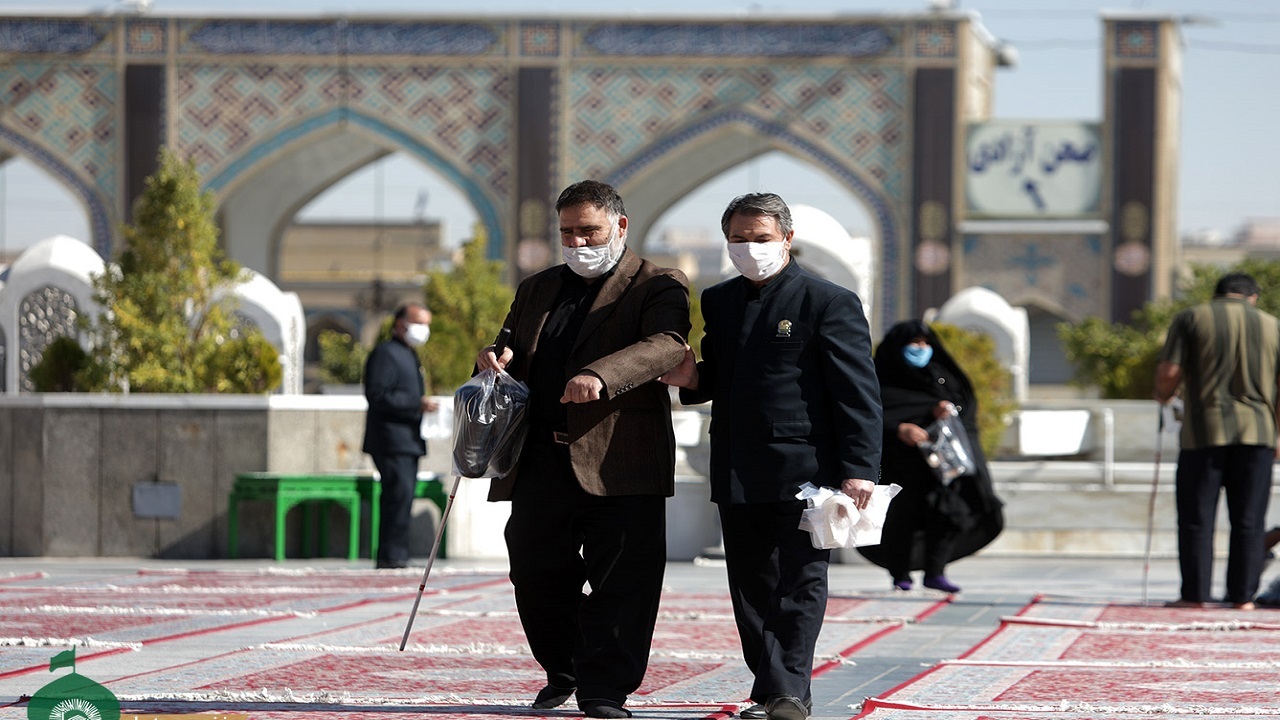 زائران نابینا و ناشنوای کرمانی به مهمانی امام رضا(ع) آمدند