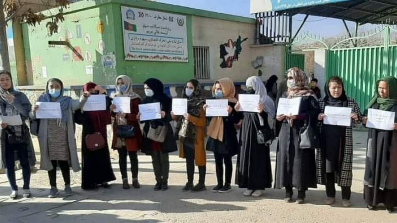 اعتراض زنان در کابل هم زمان با مذاکرات سران طالبان در دوحه