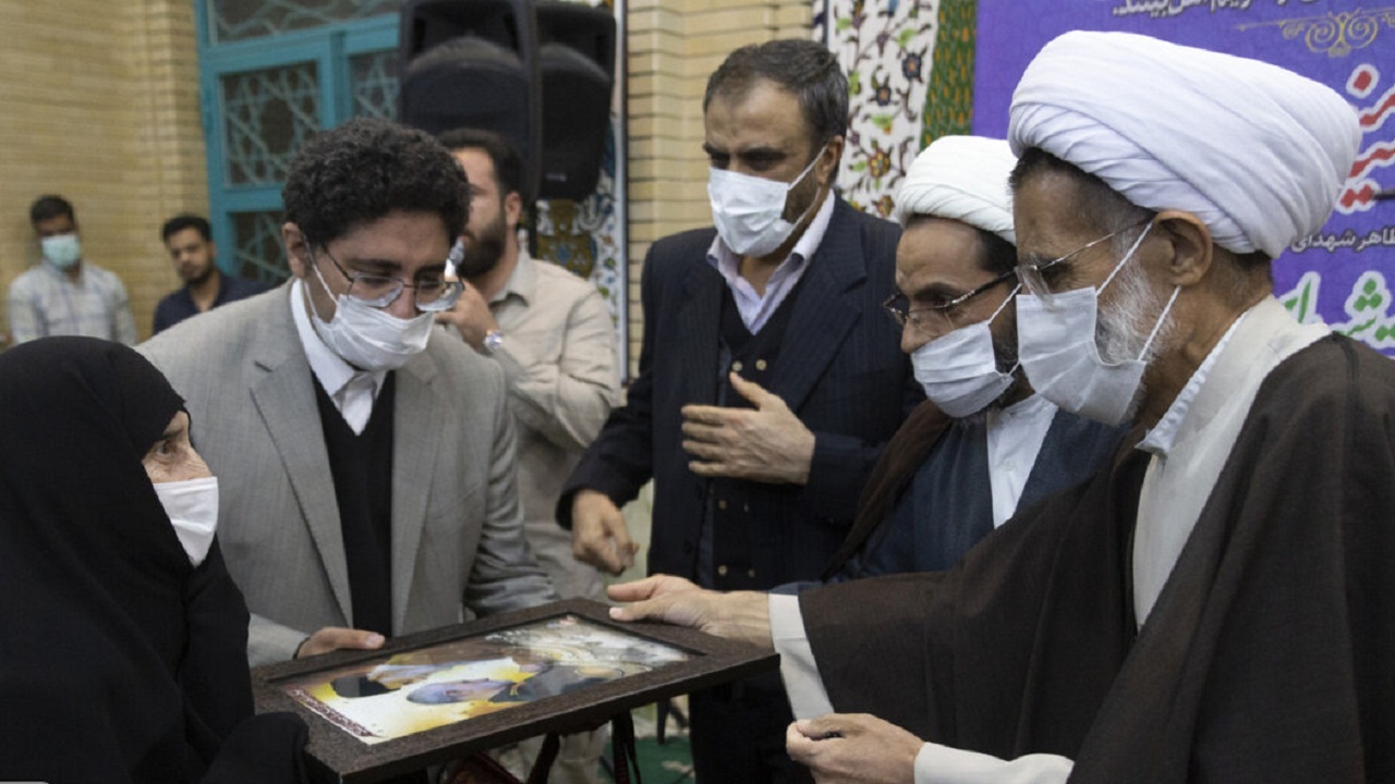 تداوم راه شهدا در جامعه ضروری است