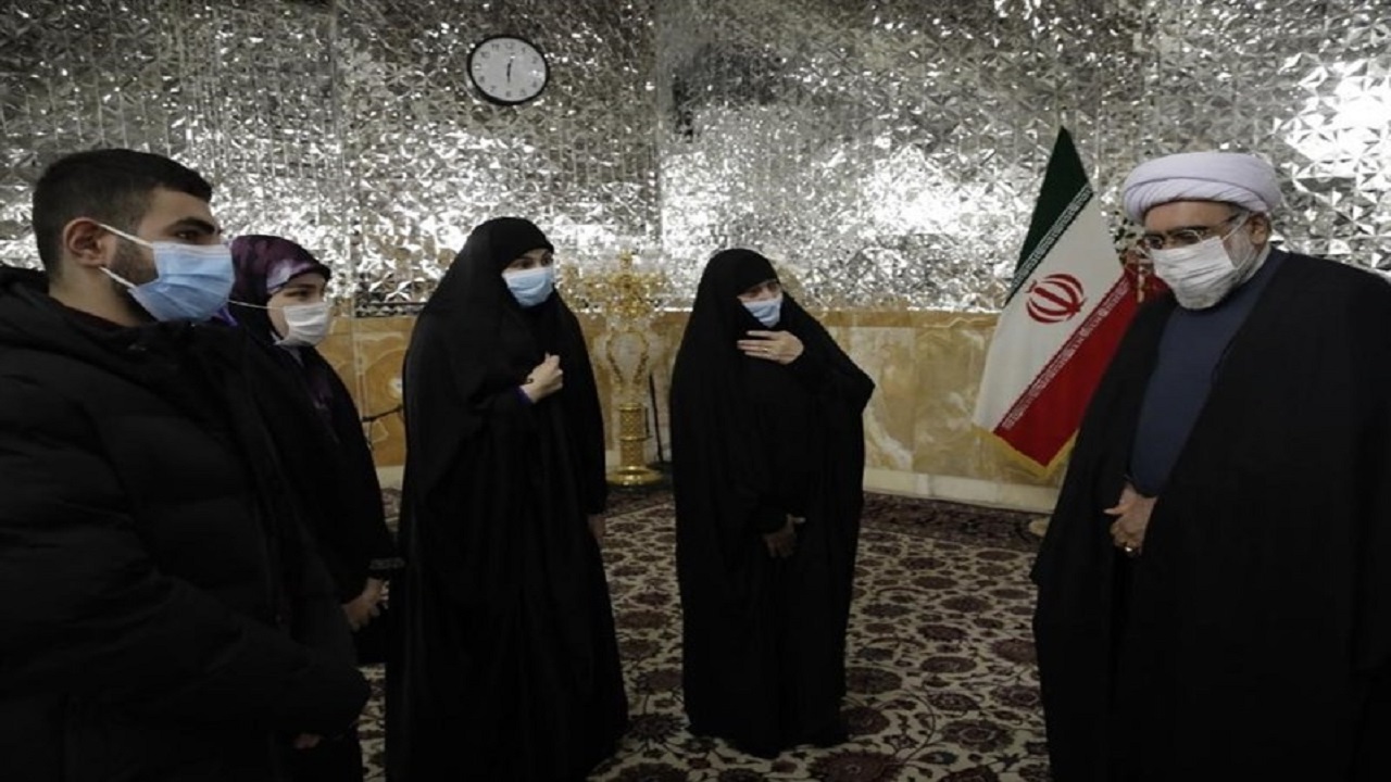 دیدار خانواده "شهید بدرالدین" با تولیت آستان قدس رضوی