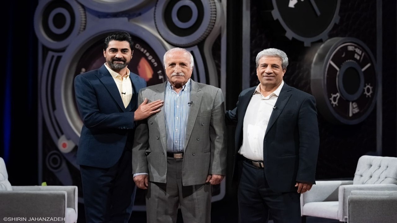 هادی عامل گزارشگر  کشتی به چهل تیکه می‌آید
