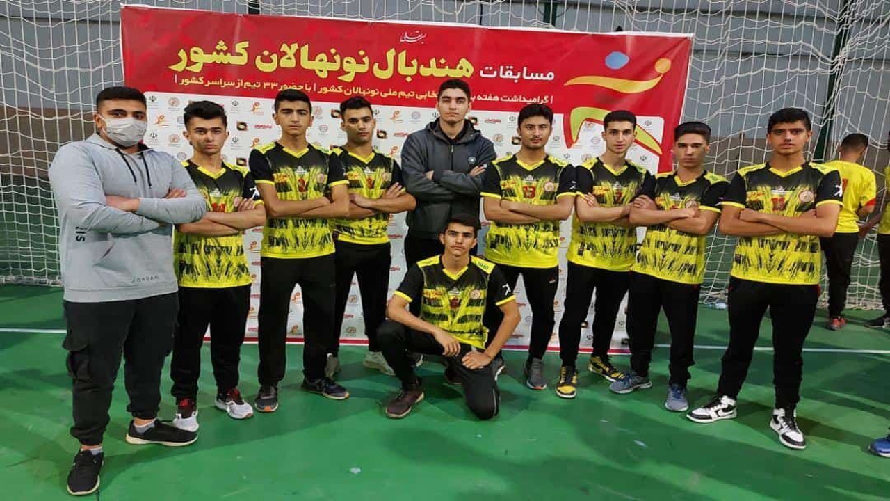 صعود نماینده هندبال نونهالان فارس به یک چهارم نهایی قهرمانی کشور