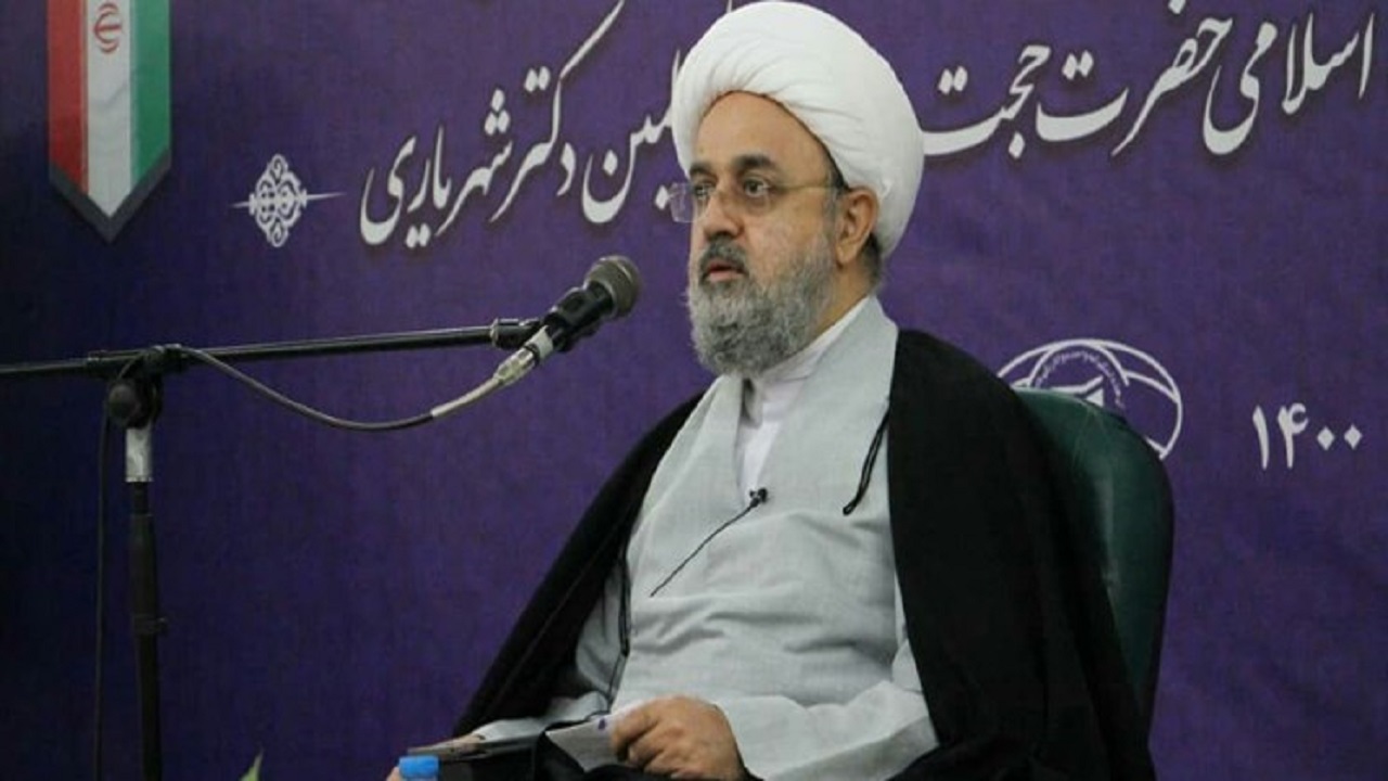رفع فقر و تبعیض سرلوحه اقدامات انقلابی دولت باشد
