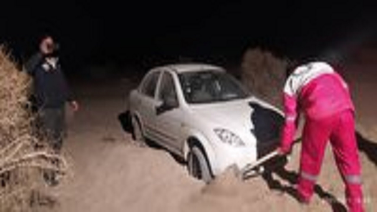 نجات گردشگران در کویر یزدان آباد دامغان