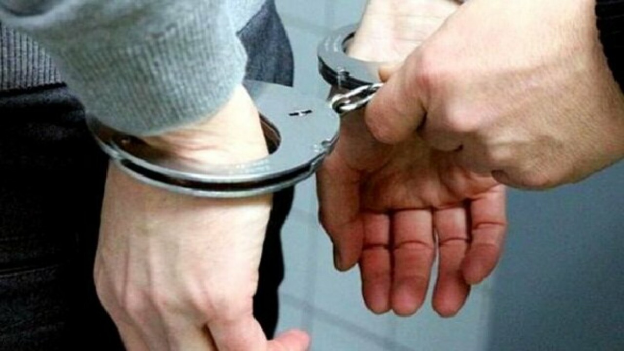 دستگیری ۲ قاچاقچی پوشاک در محور اراک- قم