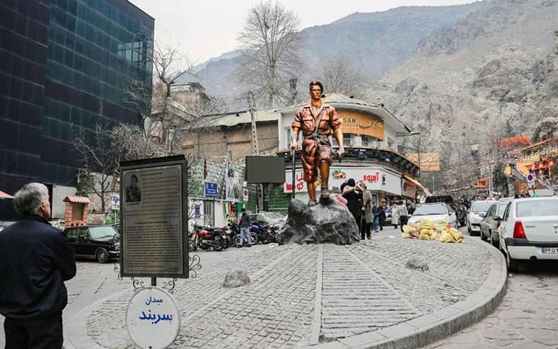 داستان ساخت مجسمه کوهنورد در میدان سربند