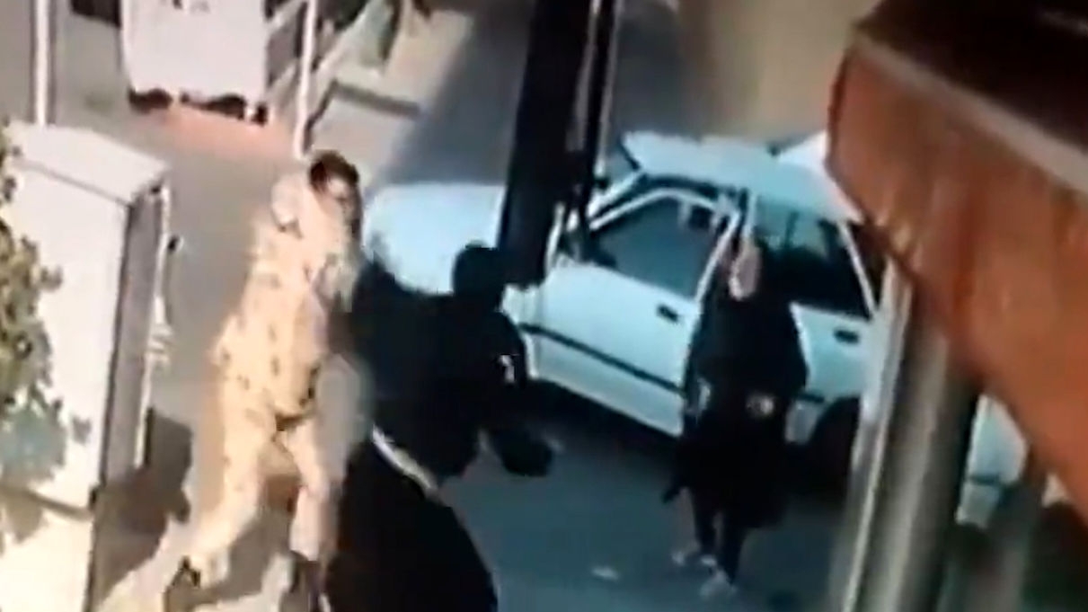 پشت پرده درگیری سرباز جوان با سارق کیف قاپ