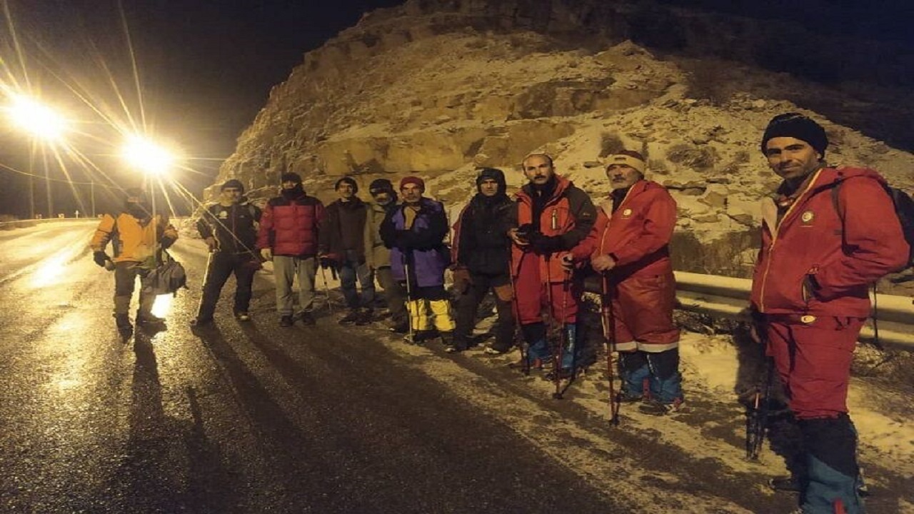 امدادرسانی هلال احمر به گروه کوهنوردی گمشده در ارتفاعات قوچان