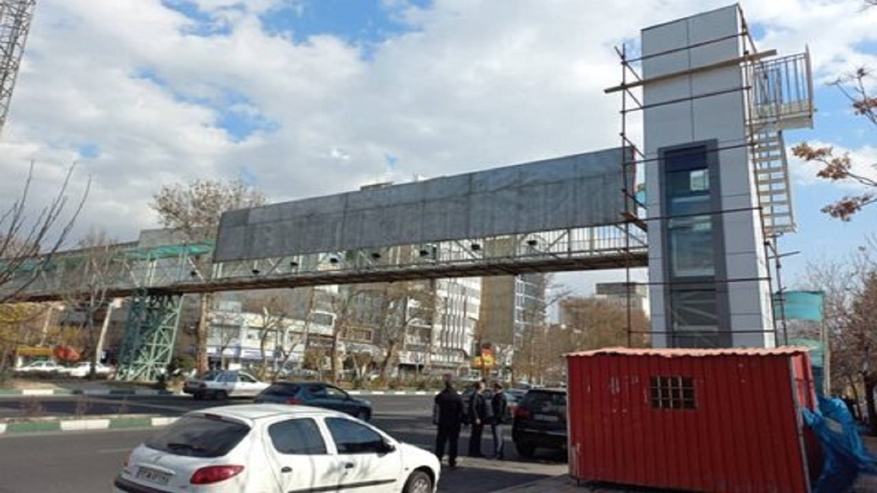 آسانسورهای پل عابر پیاده خیابان کسری بهره‌برداری می‌شود