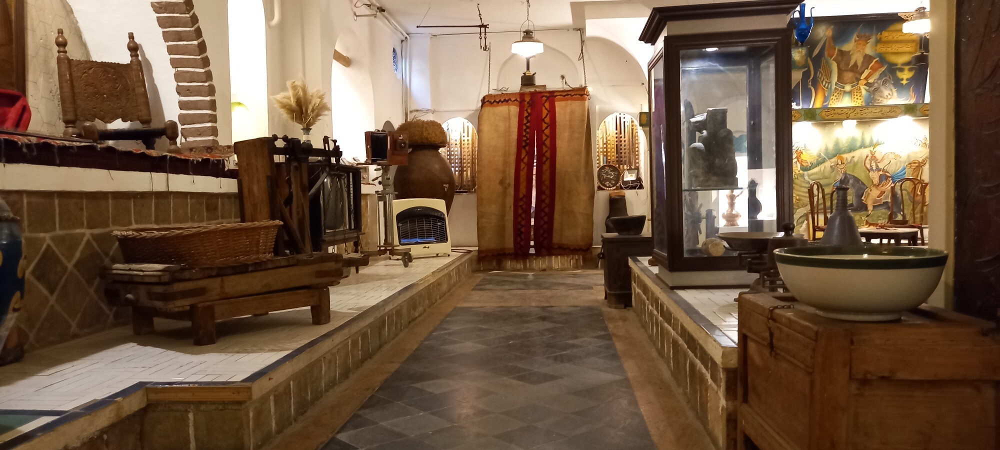 معجزه هزاردست در قاب کافه موزه هزاردستان +تصاویر