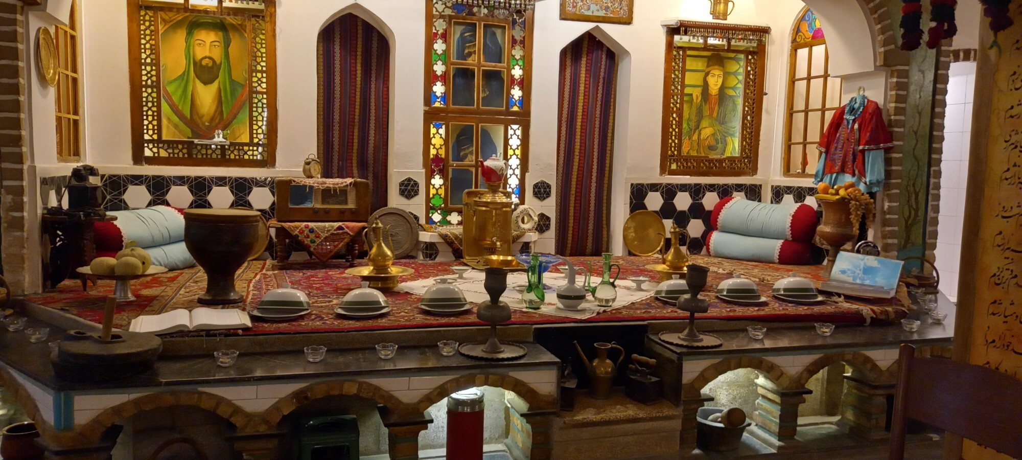 معجزه هزاردست در قاب کافه موزه هزاردستان +تصاویر
