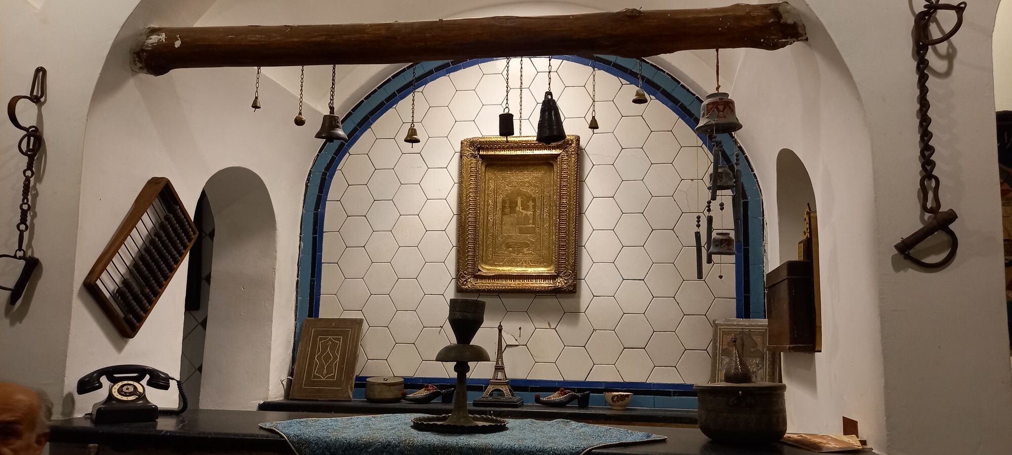 معجزه هزاردست در قاب کافه موزه هزاردستان +تصاویر