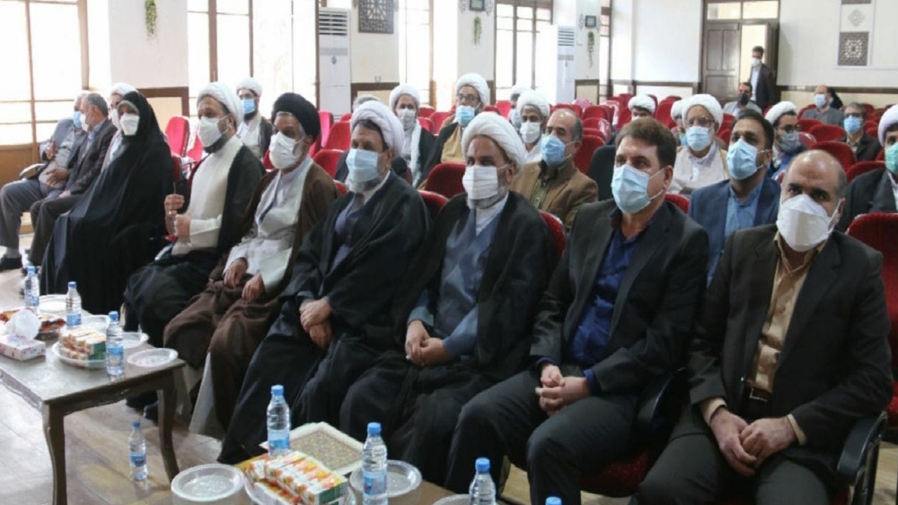 ائمه جمعه برای تسهیل اشتغال در کنار مسئولان باشند