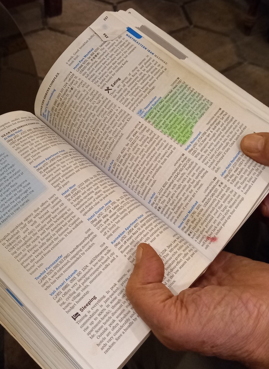 معجزه هزاردست در قاب کافه موزه هزاردستان +تصاویر
