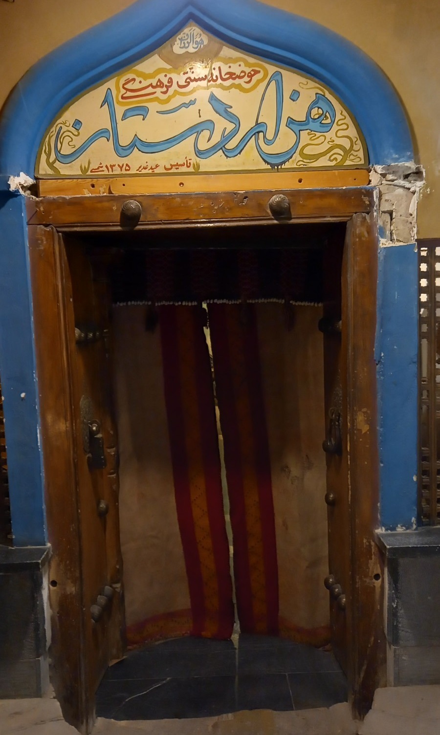 معجزه هزاردست در قاب کافه موزه هزاردستان +تصاویر