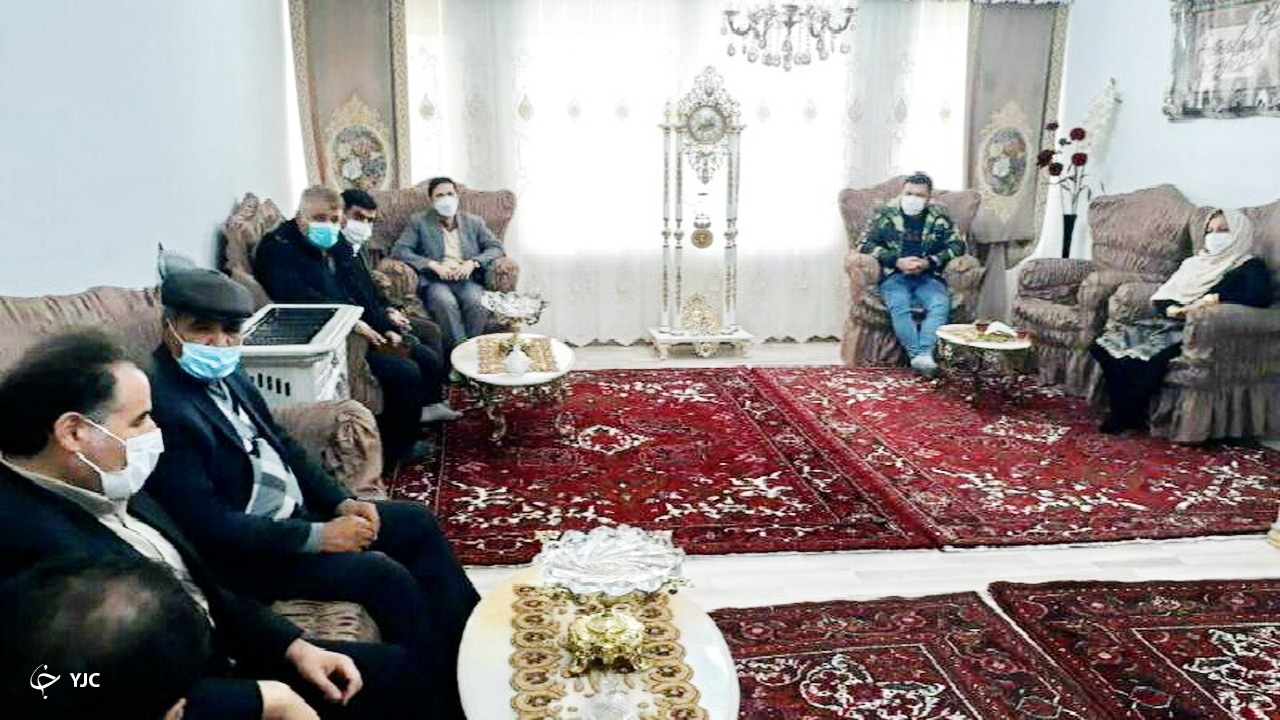 بانوی نیکوکار میاندوآبی یک قطعه زمین به زوج معلول‌ اهدا کرد