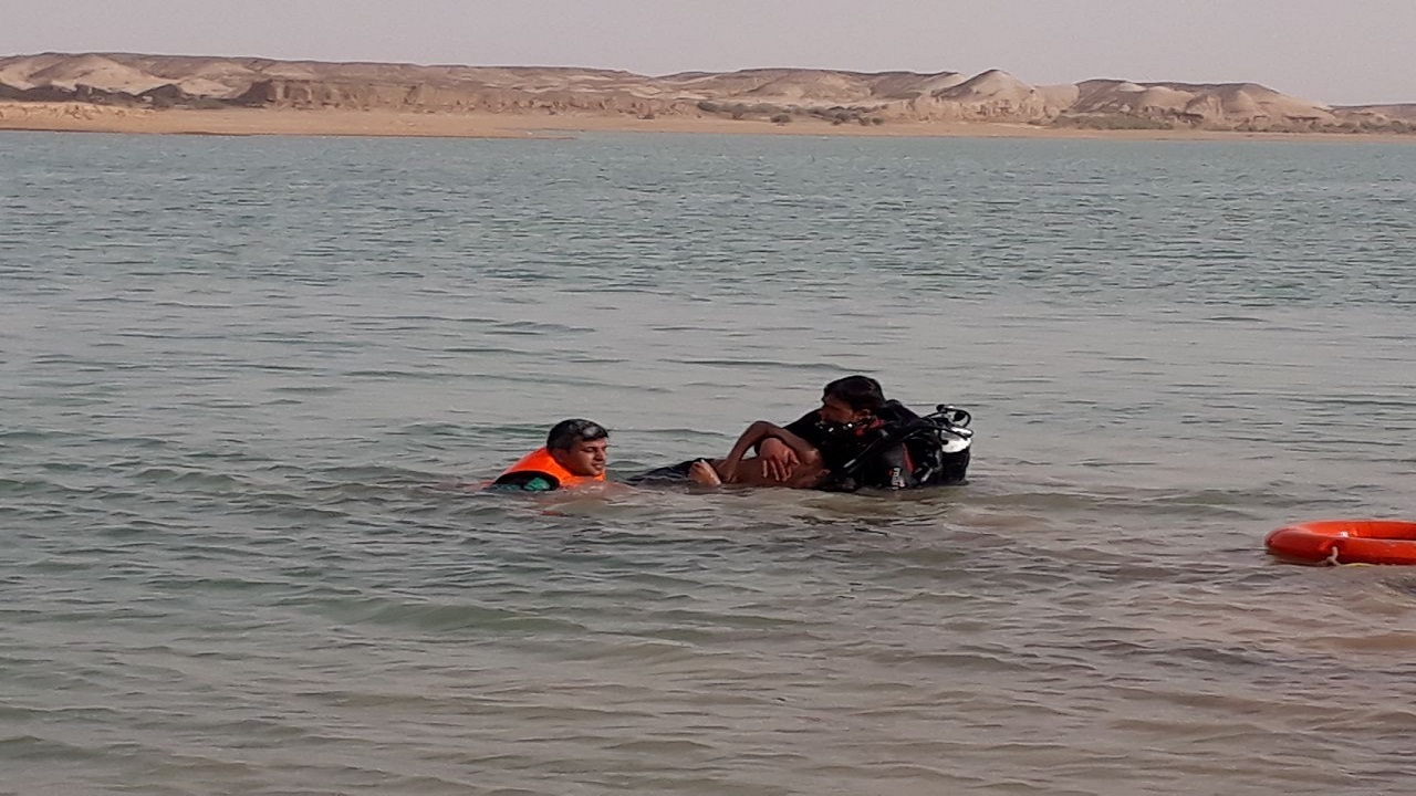 نجات جان ۴ سرنشین قایق غیر مجاز در بندر تیاب