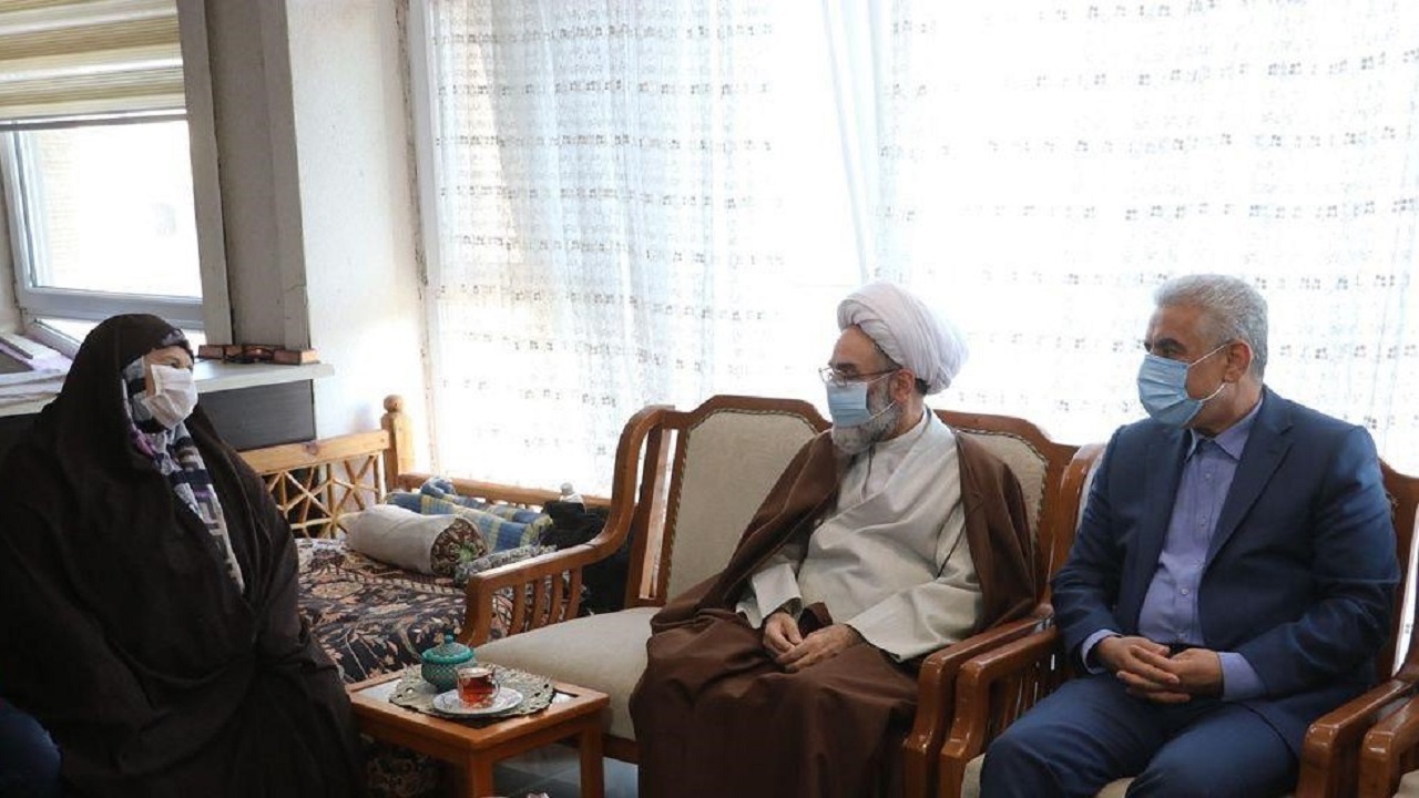 دیدار با خانواده شهید گیلانی فاجعه منا در رشت