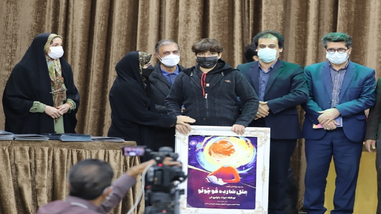 دانش آموز اوتیسم کاشانی شازده کوچولو را نوشت