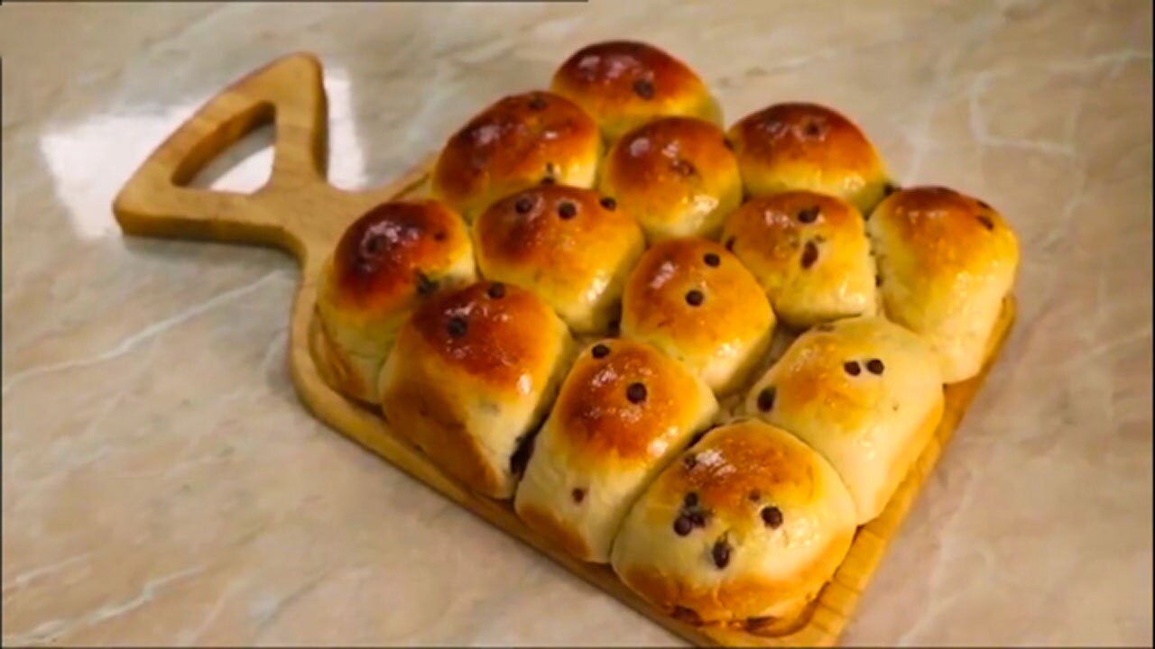 طرز تهیه نان شکلاتی + فیلم