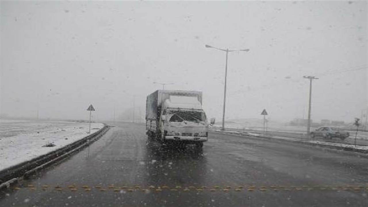 برف مانع تردد در جاده‌های همدان نشده‌است