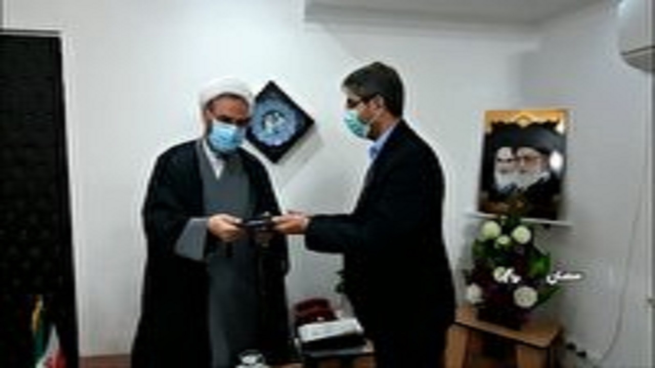 نماینده ولی فقیه در استان سمنان حکم صلح یاری گرفت