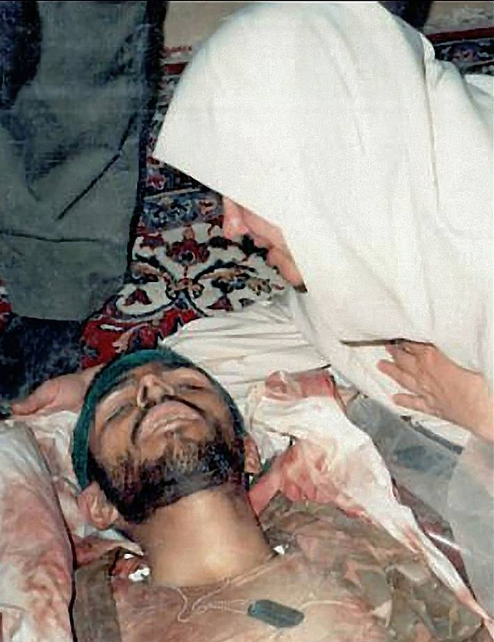 وداع با دانشجوی شهید در کتابخانه شخصی&zwnj;اش