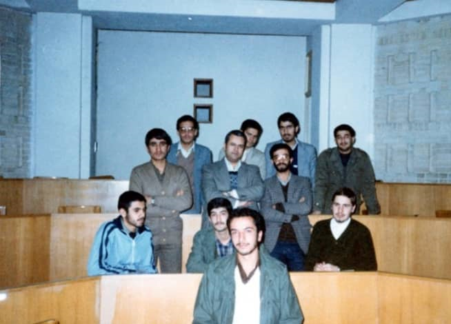 وداع با دانشجوی شهید در کتابخانه شخصی&zwnj;اش
