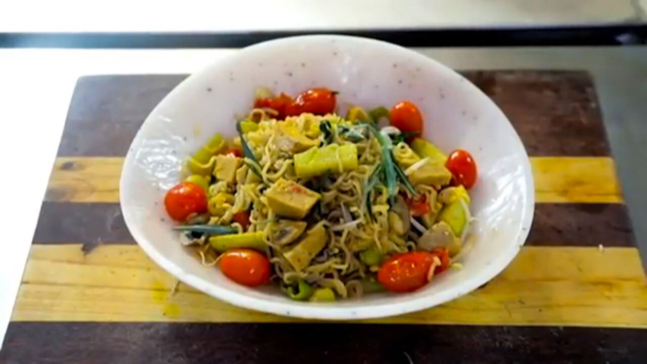 طرز تهیه خوراک نودل + فیلم