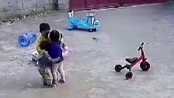 آزمایش فضانورد ناسا با دستمال خیس + فیلم
