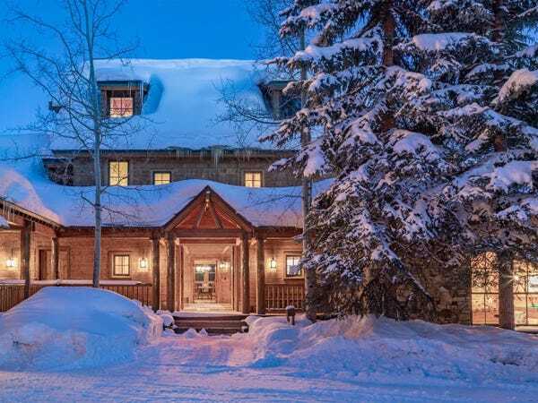 ۱۰ عمارت گرانقیمتی که سلبریتی&zwnj;های مشهور در سال ۲۰۲۱ به فروش رساندند