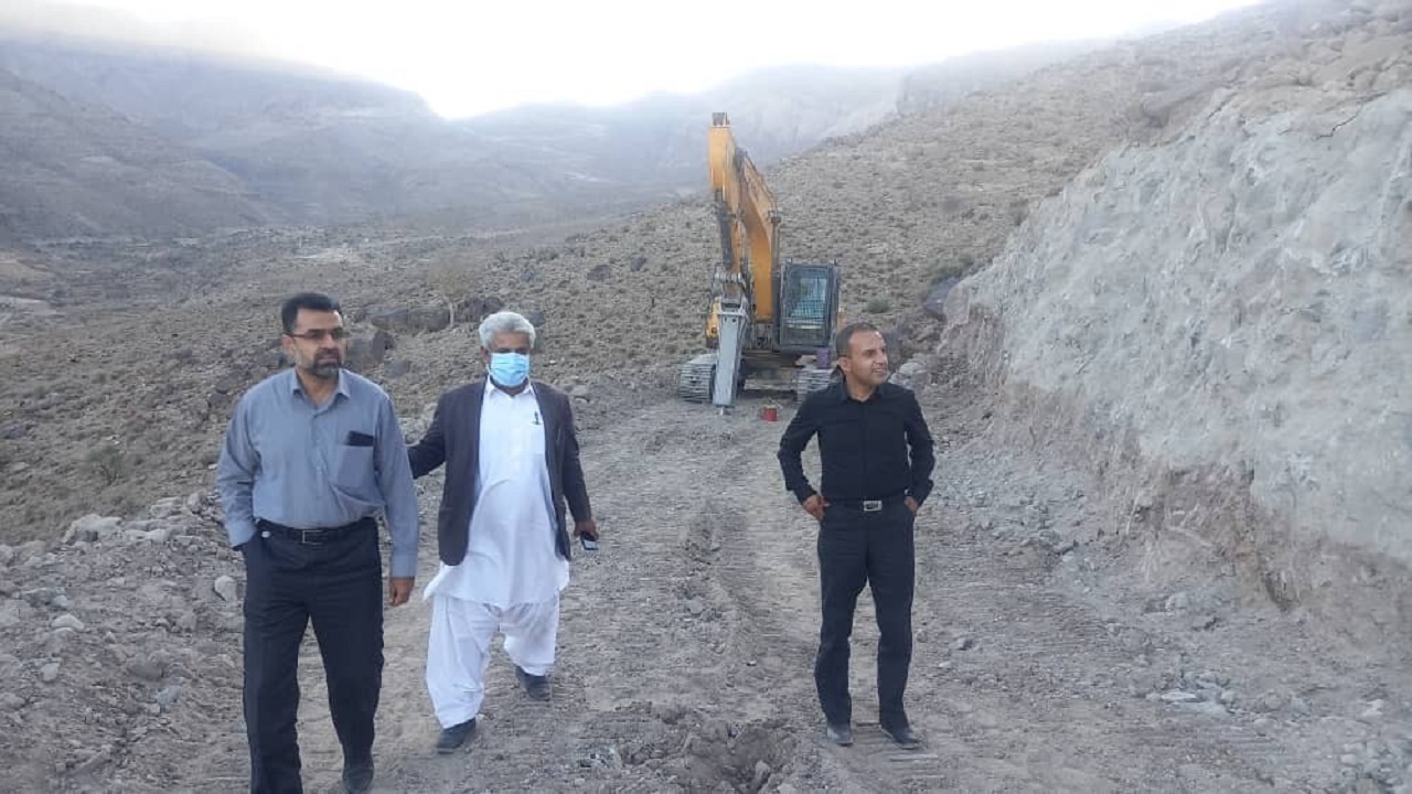بازگشایی و اصلاح مسیر محور‌های کوهستانی و سخت گذر روستایی میرجاوه