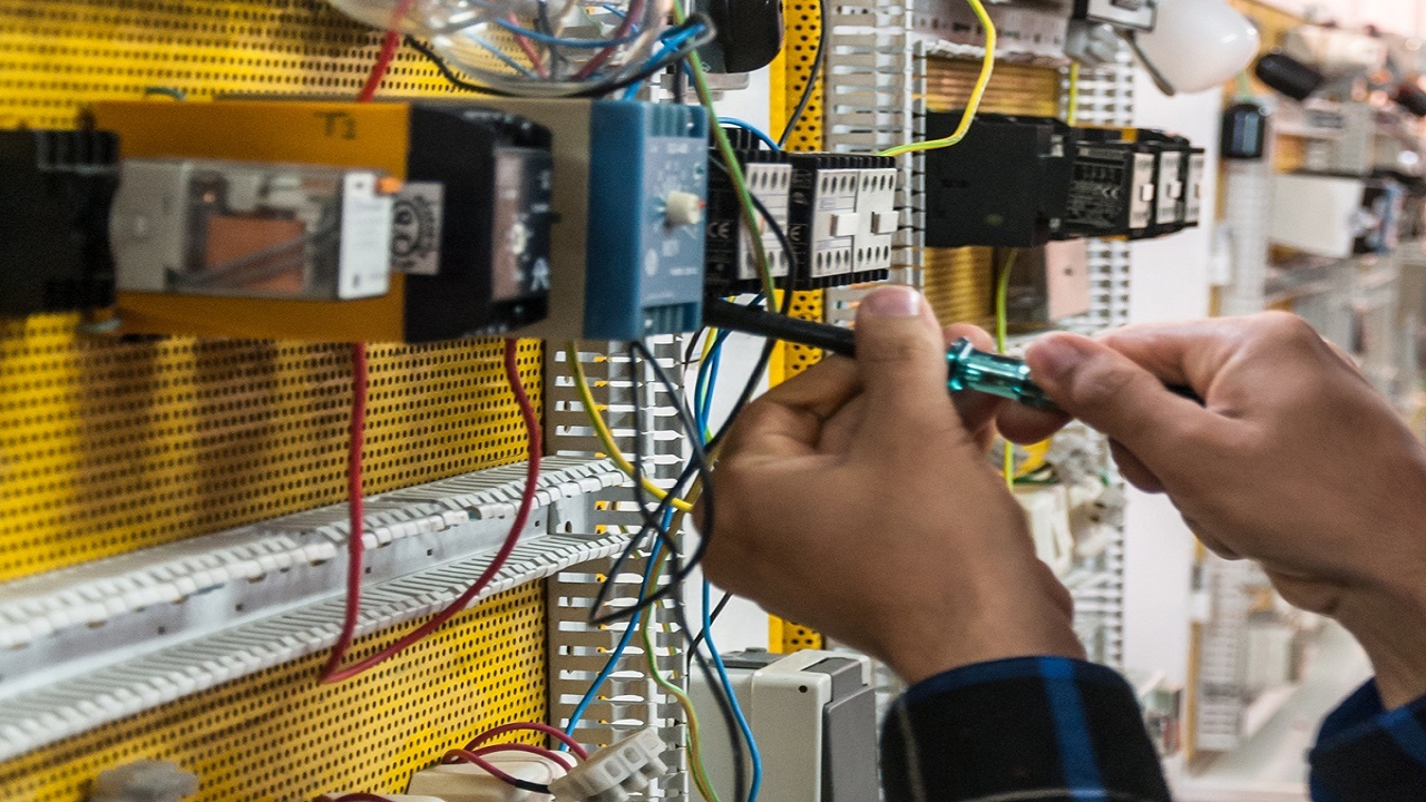 استخدام مونتاژکار تابلو برق در یک شرکت معتبر