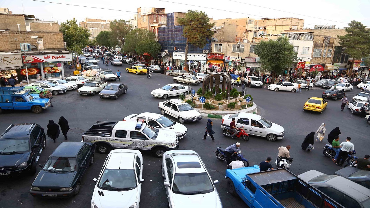 گلایه رانندگان از سد معبر اصناف ضایعاتی در حریم خیابان + فیلم