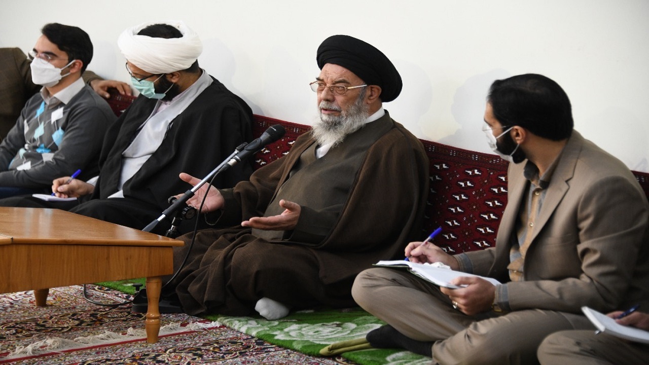 بسیج دانشجویی روشنگری کند