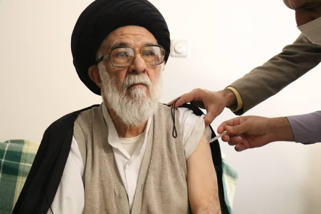 مراجع تقلید و علمای قم دُز سوم واکسن کرونا را دریافت کردند