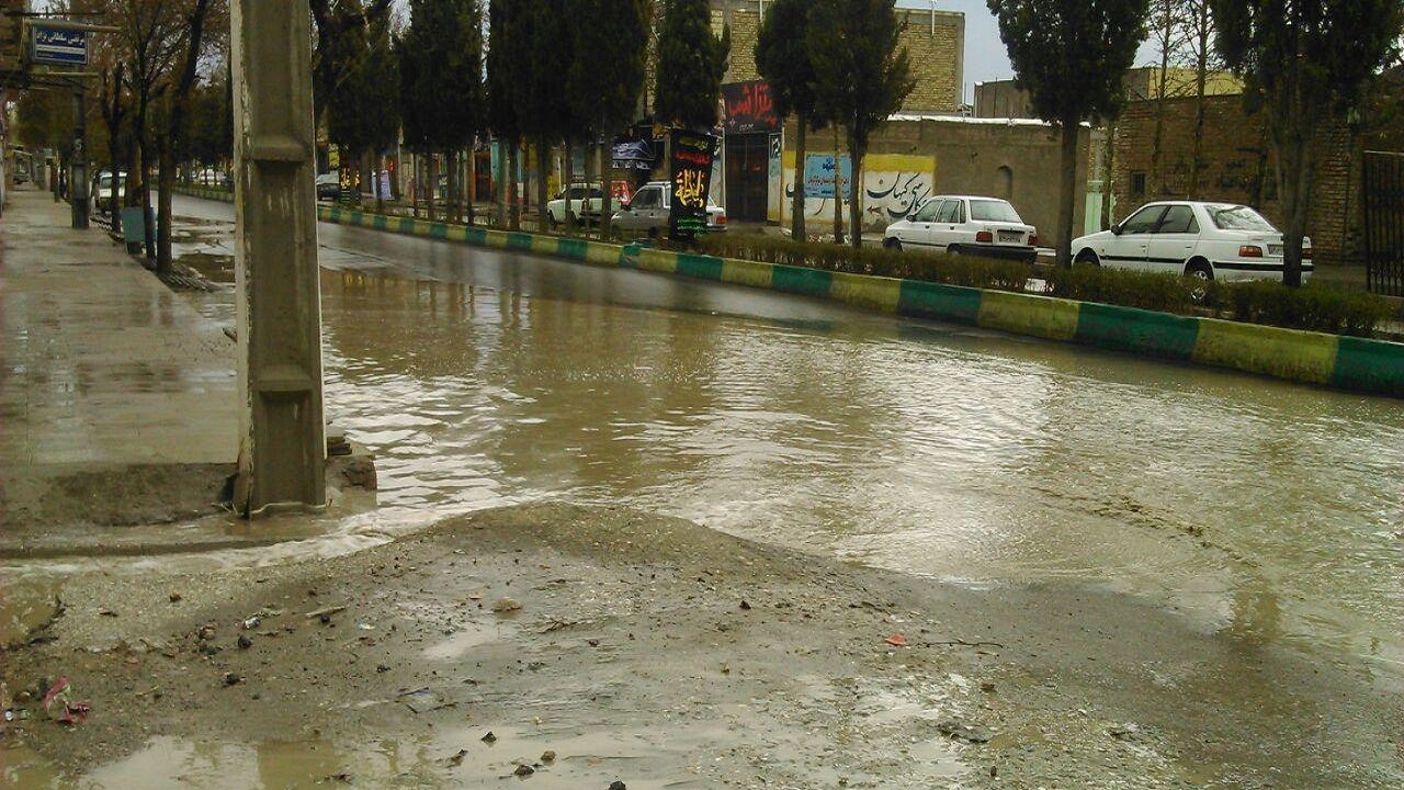 آبگرفتگی در معابر رودهن دردساز شد + فیلم