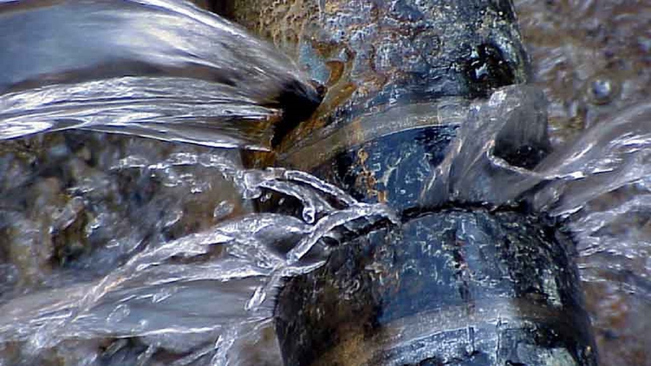 ترکیدگی لوله در مینودشت از