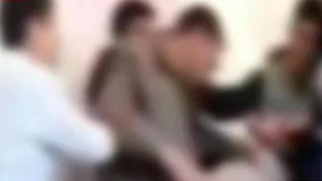ماجرای معلمی فداکار که از بی‌حرمتی دانش‌آموزانش گذشت!