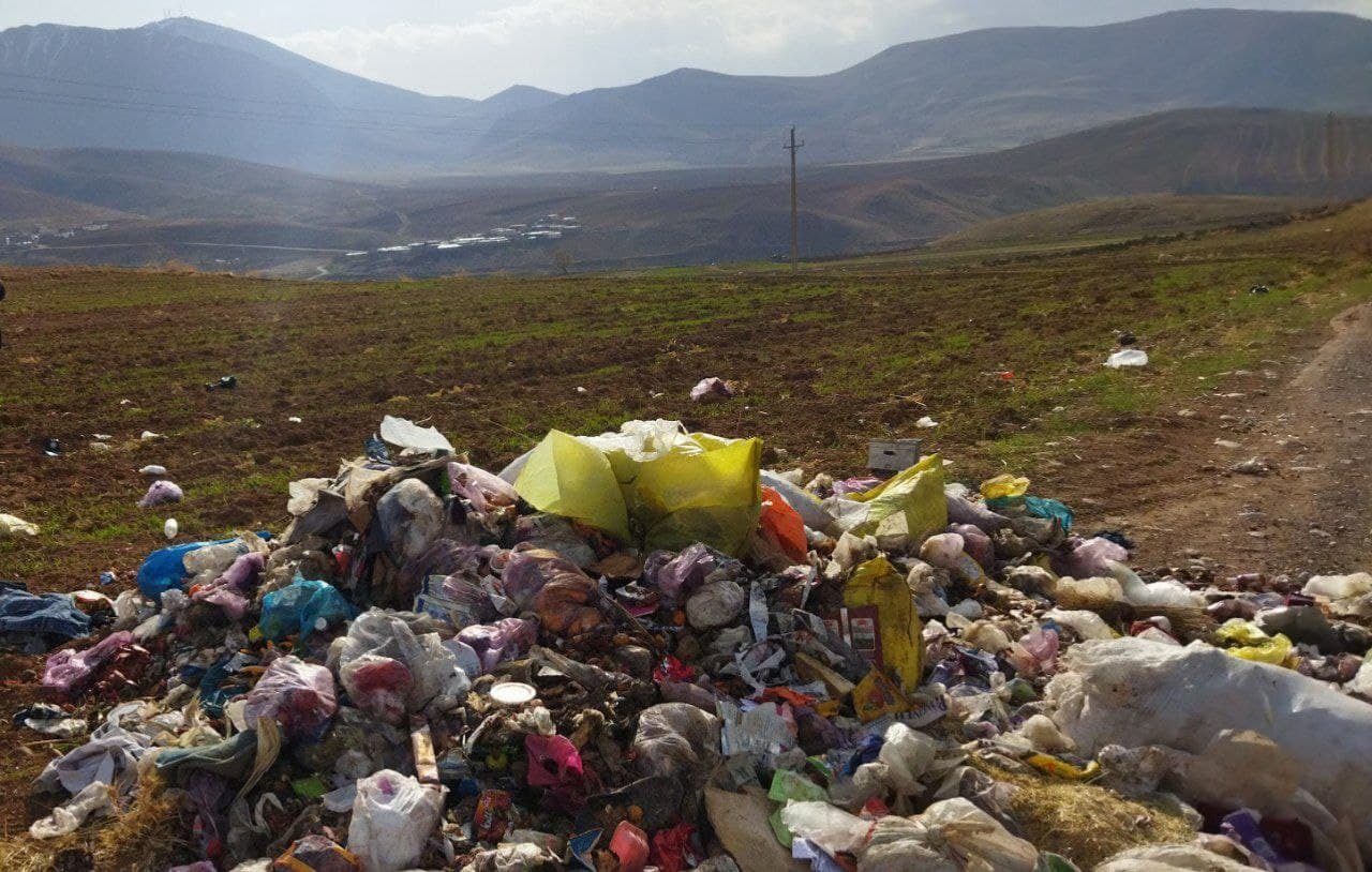 سبز شدن زباله&zwnj;ها در زمین&zwnj;های کشاورزی روستای نصرت آباد + تصاویر