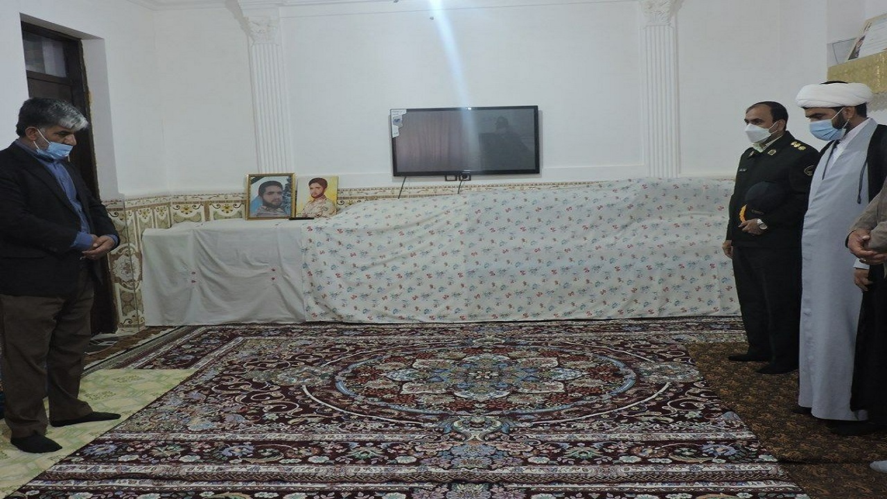 دیدار و دلجویی فرمانده انتظامی شهرستان زهک از خانواده شهید فرشید چیت بند