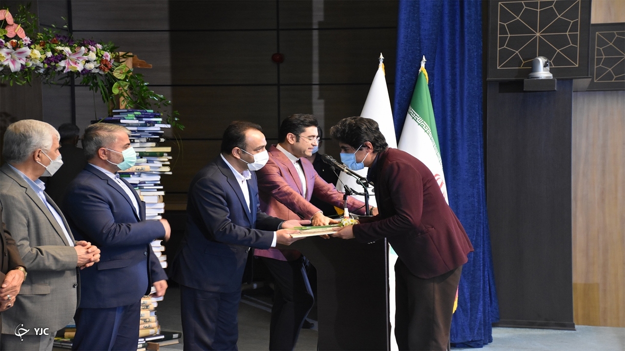 برگزیدگان کتاب و کتابخوانی در فارس معرفی شدند/ تجلیل از ۳۱ کتابدار و مروج کتابخوانی