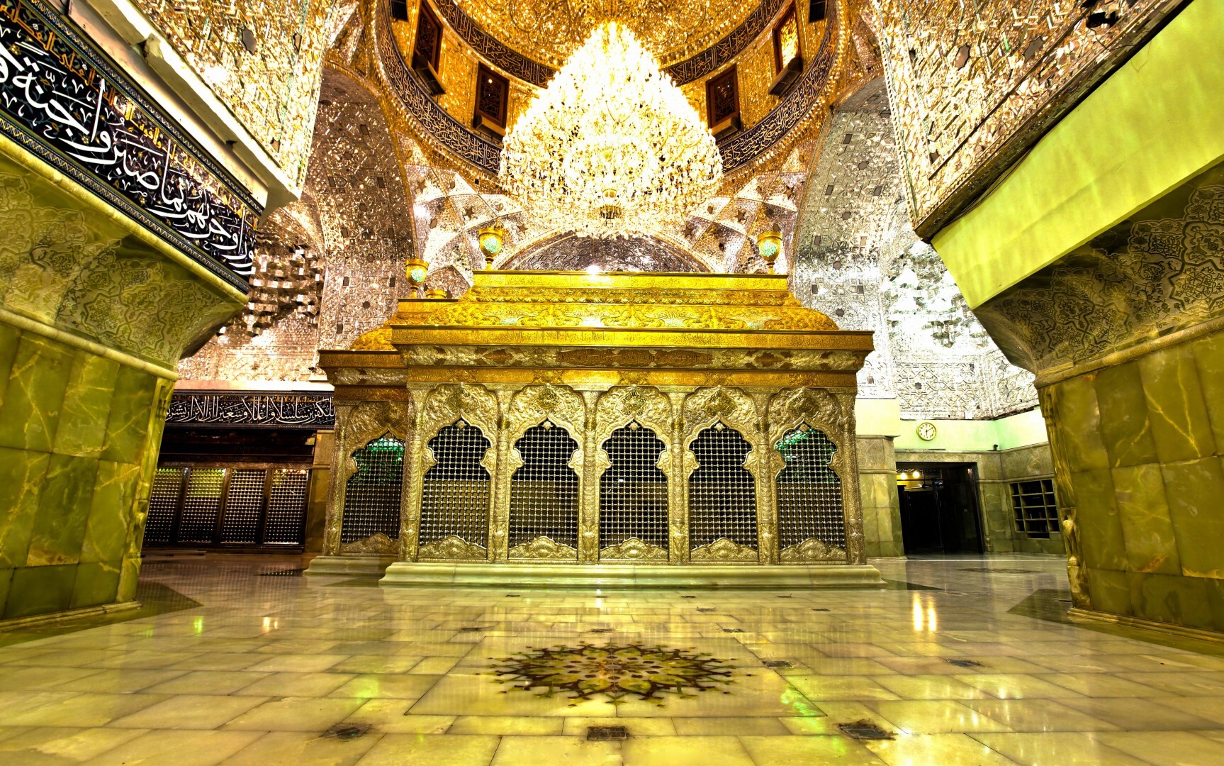 ساخت کتیبه حرم امام حسین (ع) توسط هنرمندان شیرازی