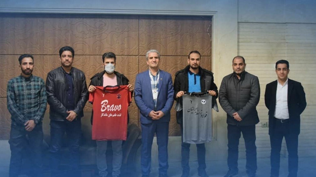 فولاد زرند ایرانیان طوسی و چیپس کامل مشهد قرمز می‌پوشد