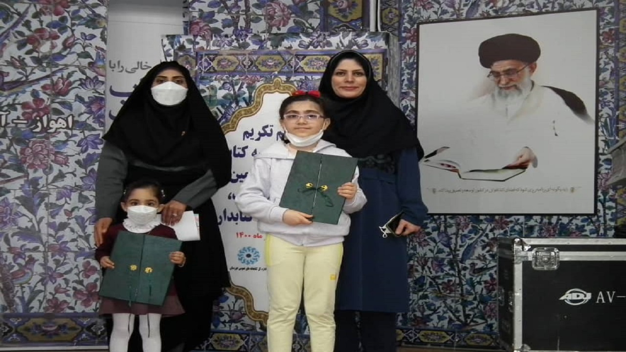 تجلیل و تقدیر از کتابدار و کتابخوان برتر هندیجانی