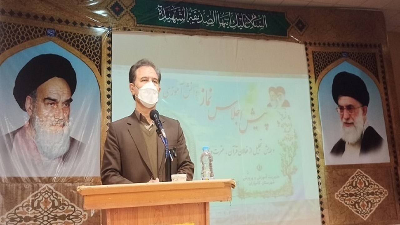 معلمان دانش آموزان را به اقامه نماز تشویق کنند