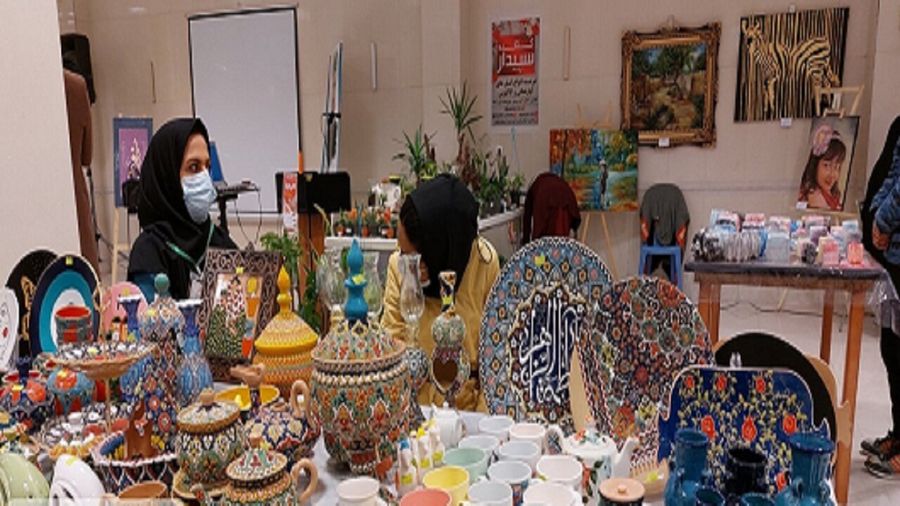 گشایش نمایشگاه خیریه «حامی مهربانو» در ملایر