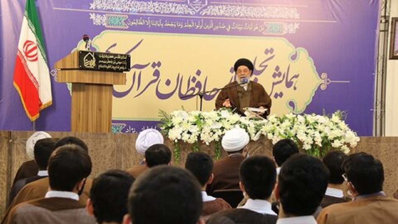 تجلیل از طلاب اصفهانی حافظ قرآن