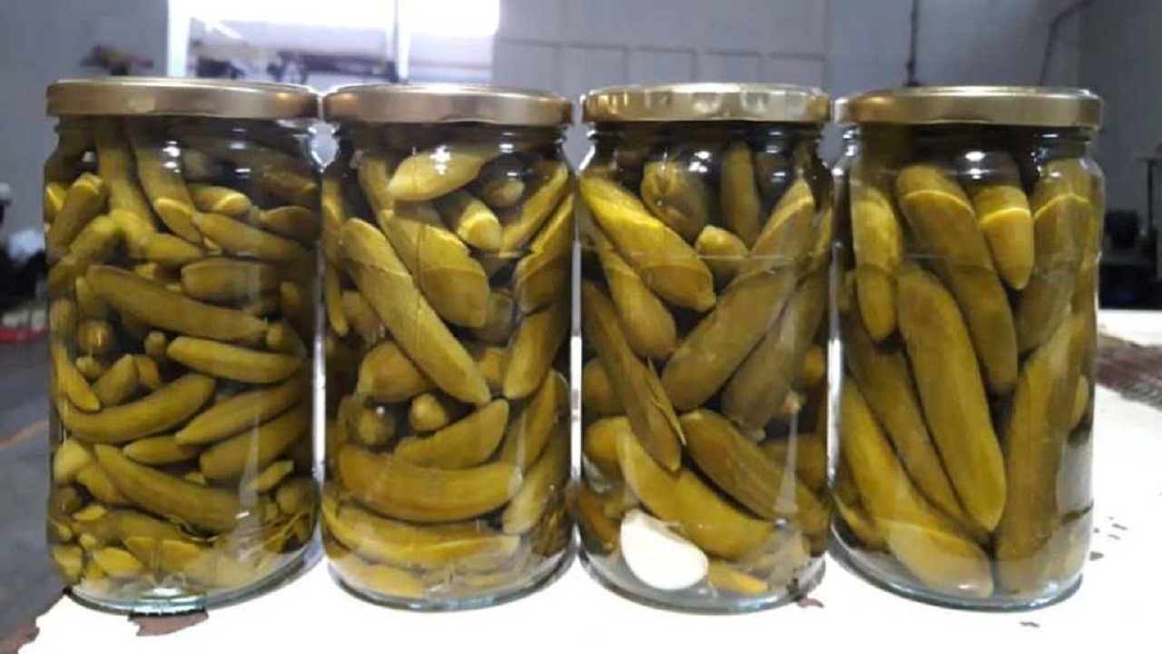 شیشه های خیارشور با علامت استاندارد جعلی کشف شدند